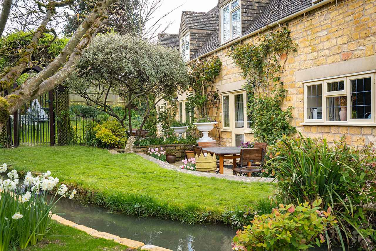 Dog Friendly Holiday Cottages in the Cotswolds Self Catering
