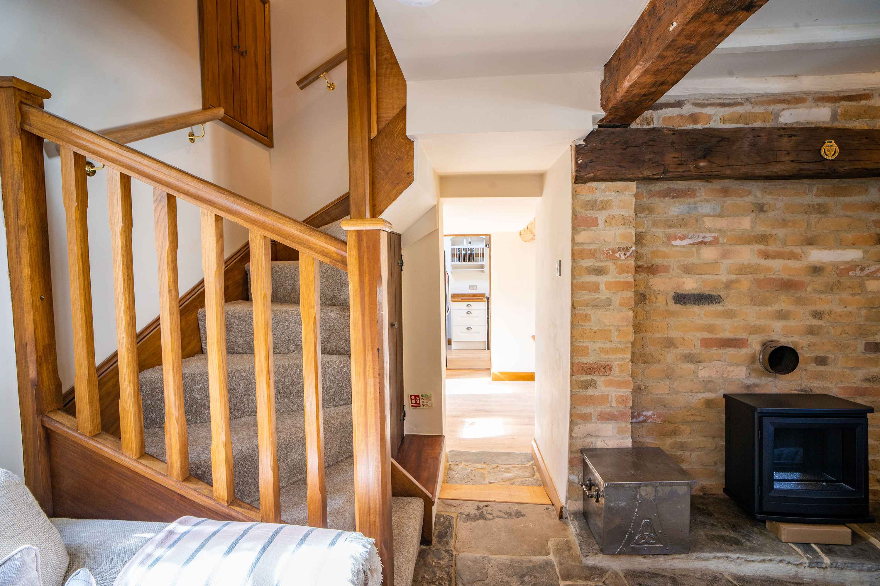 https://www.cotswoldcottageholidays.co.uk/media/images/MarchHareCottage10.original.jpg