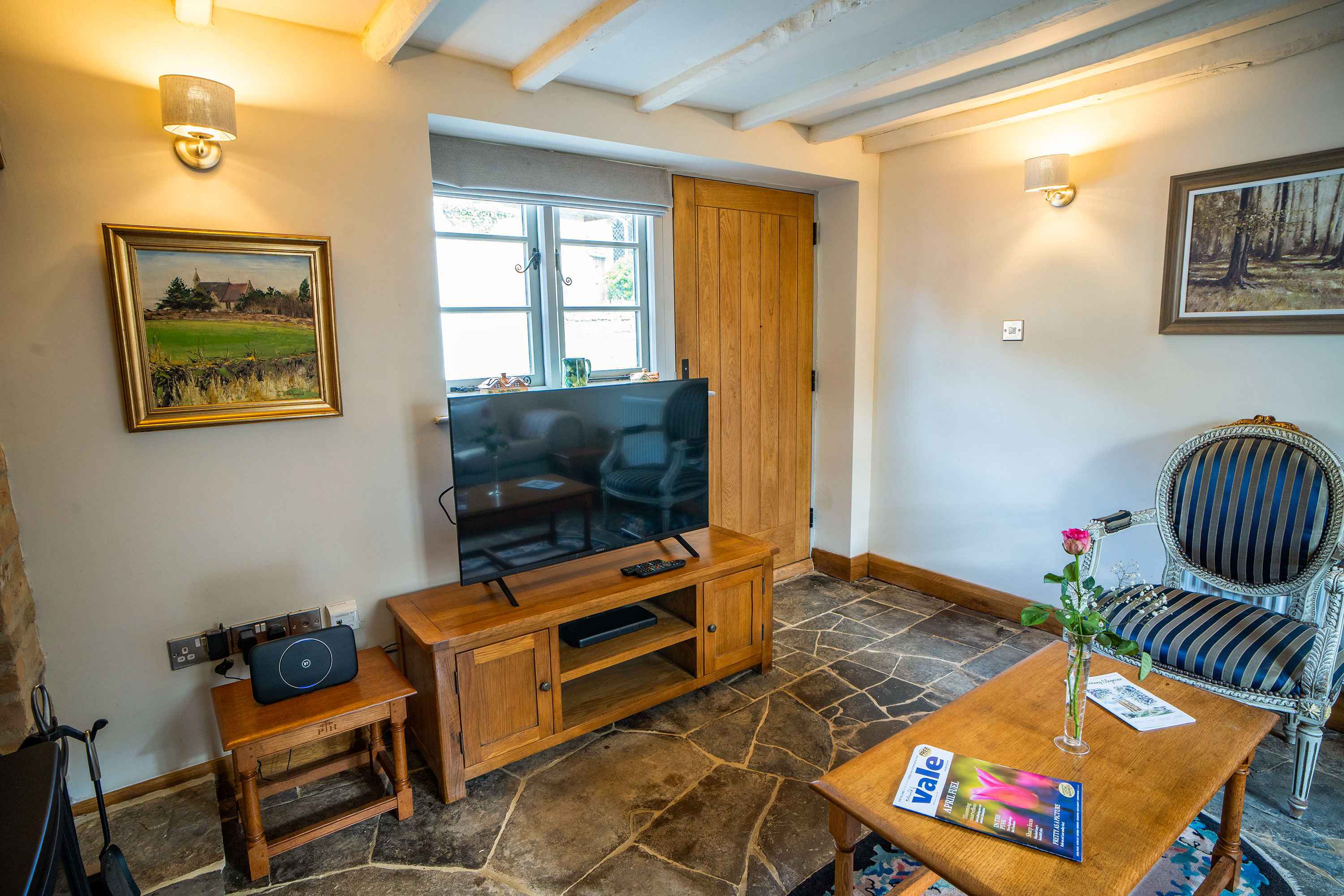 https://www.cotswoldcottageholidays.co.uk/media/images/MarchHareCottage2.original.jpg
