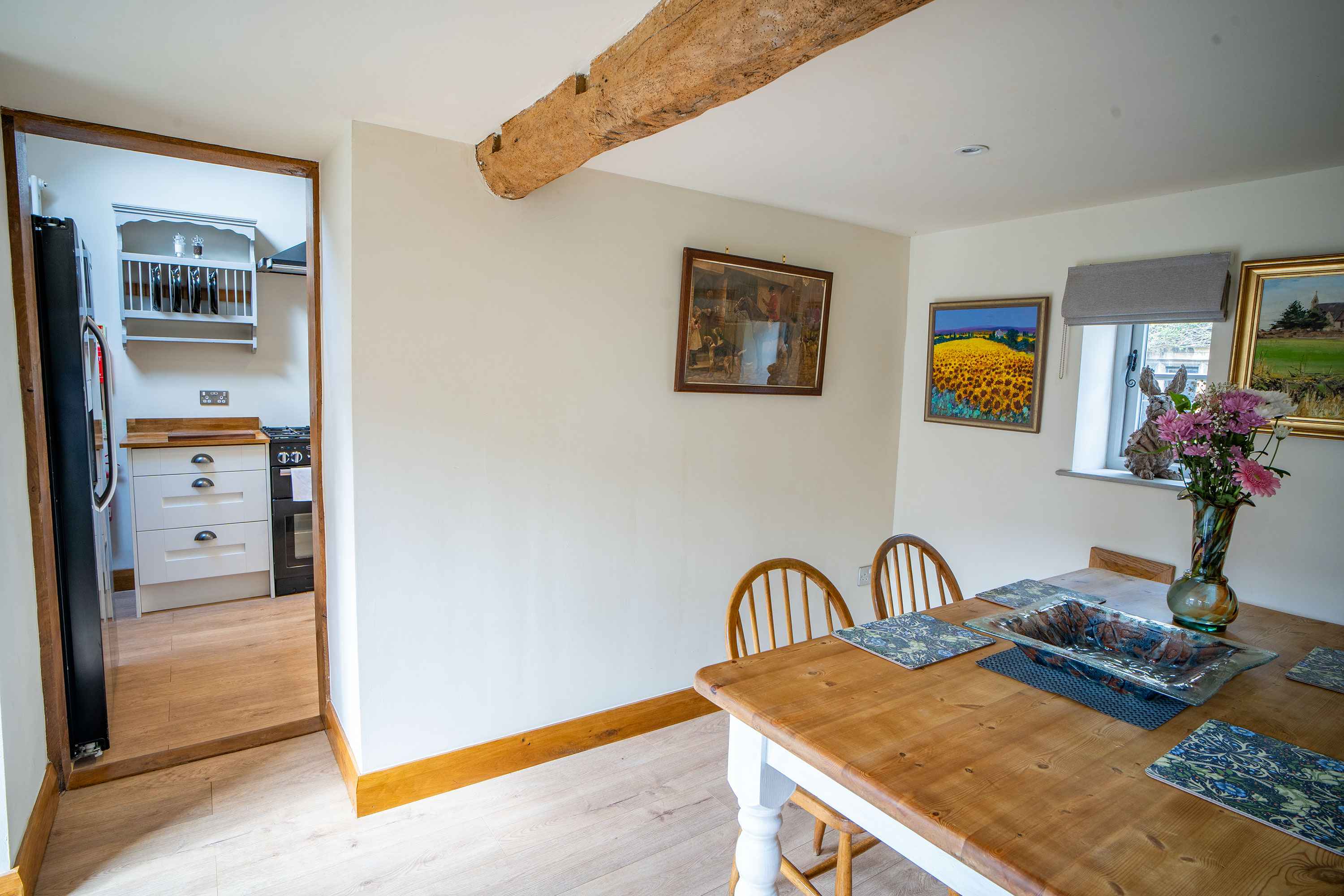 https://www.cotswoldcottageholidays.co.uk/media/images/MarchHareCottage4.original.jpg