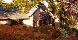 laburnum-cotswold-cottage-broadway-autumn_1920x1080.jpg