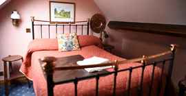 laburnum-cotswold-cottage-broadway-small-bedroom_1920x1080.jpg
